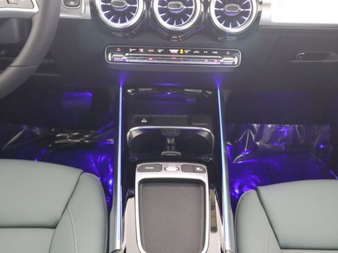 New 2026 Mercedes-Benz GLB 250 image 18