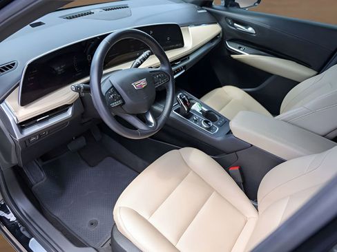 Certified 2024 Cadillac XT4 Luxury FWD image 9