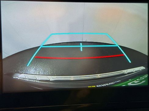 Used 2020 Toyota Highlander LE image 19