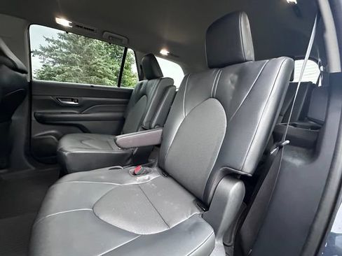 Used 2024 Toyota Grand Highlander AWD image 11