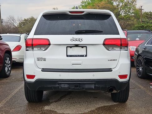 Used 2020 Jeep Grand Cherokee Laredo w/ 18" Wheel & 8.4" Radio Group image 5