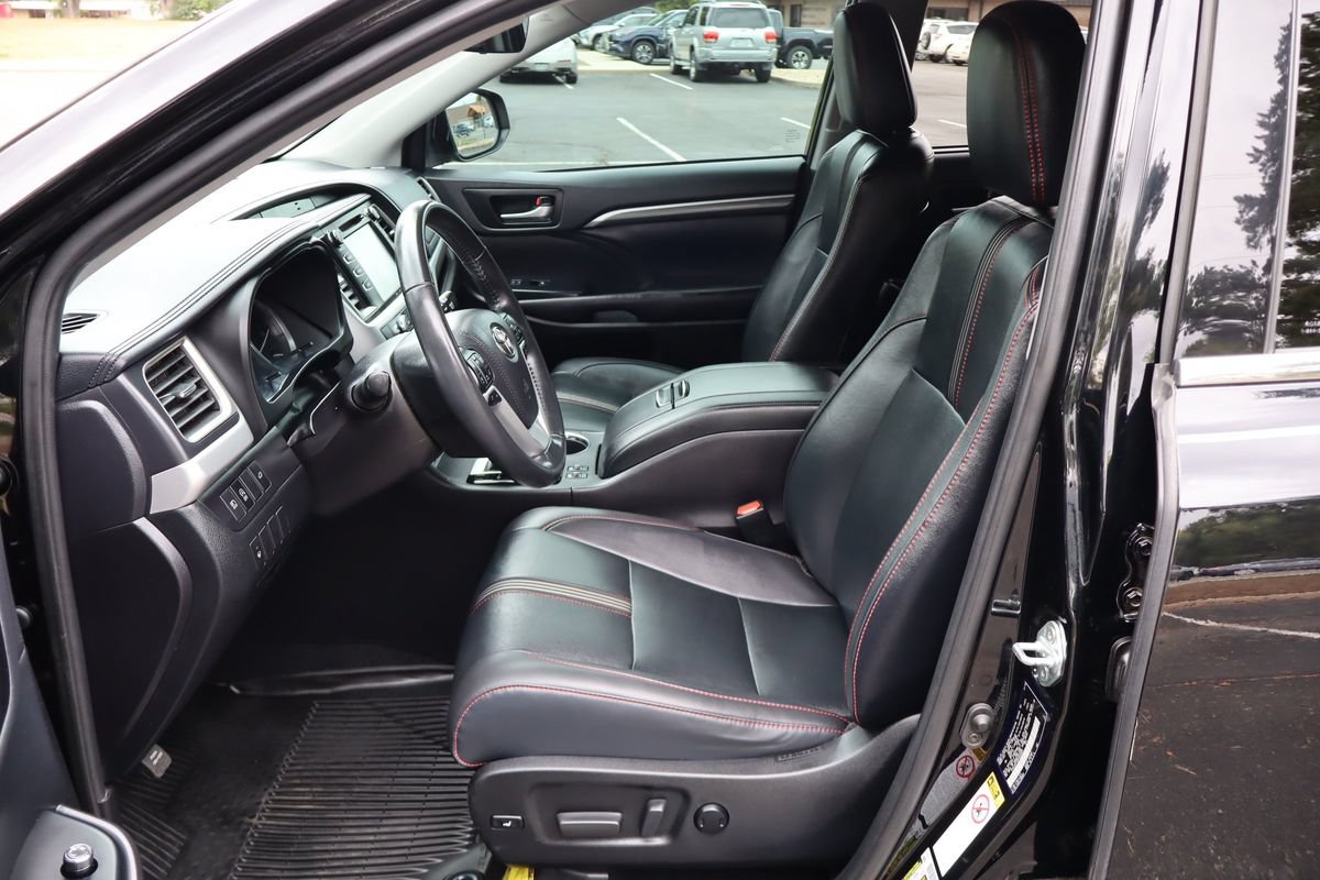 Used 2019 Toyota Highlander SE AWD/4WD image 17
