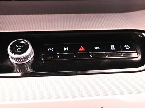 Used 2025 Ford Expedition Active AWD/4WD image 25
