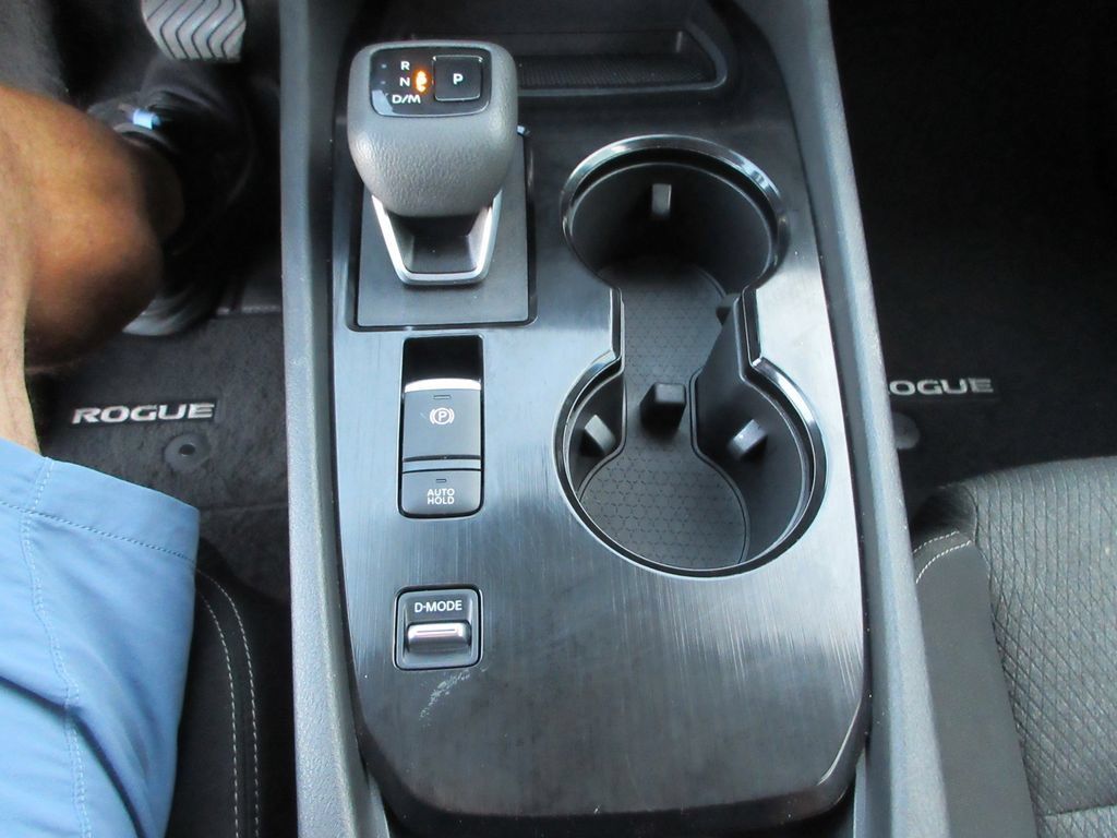 Used 2025 Nissan Rogue SV FWD image 27