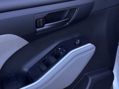 Used 2022 Toyota Highlander LE image 42