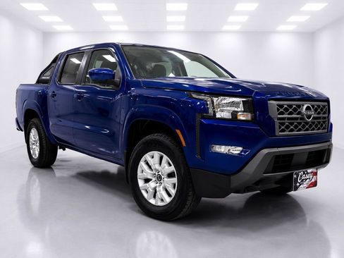 Used 2022 Nissan Frontier SV AWD/4WD image 2
