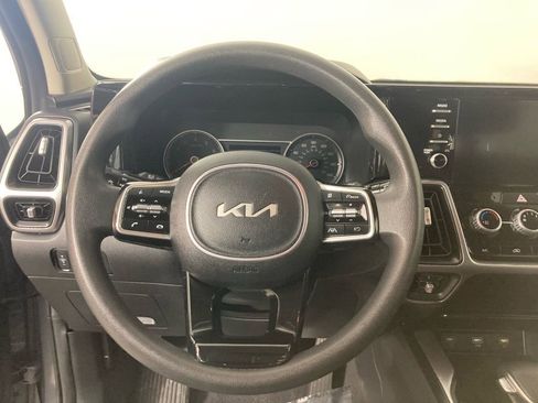 Certified 2023 Kia Sorento LX image 6