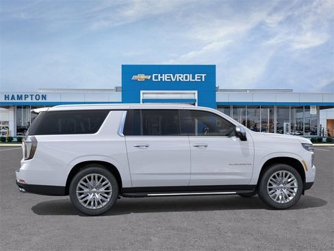 New 2026 Chevrolet Suburban Premier image 5