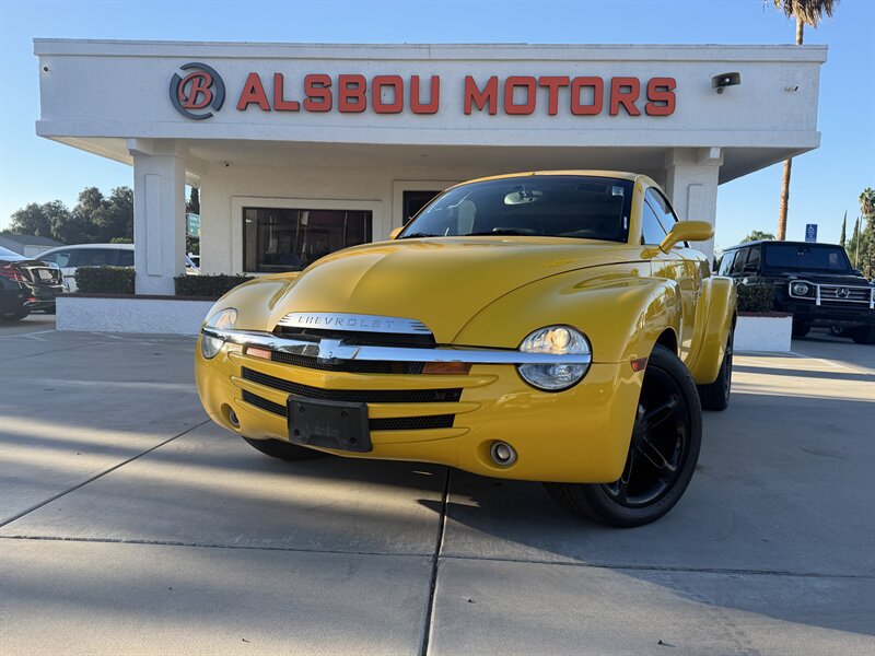 Used 2004 Chevrolet SSR w/ Preferred Equipment Group RWD image 1