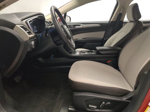Used 2020 Ford Fusion SE w/ Equipment Group 151A image 17