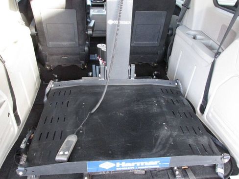 Used 2013 Dodge Grand Caravan SXT FWD image 21
