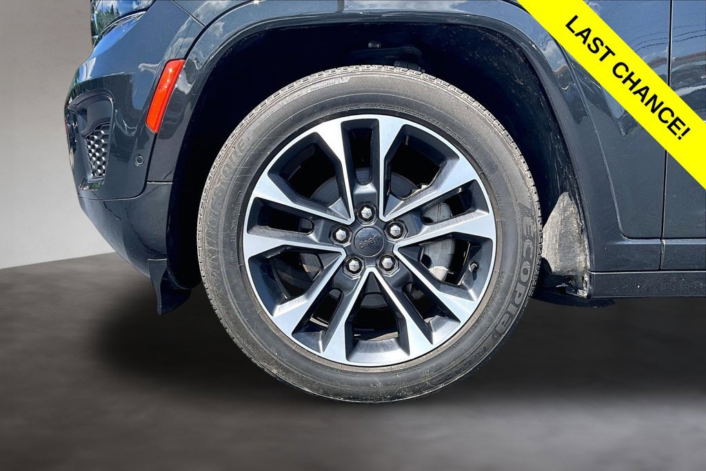 Used 2023 Jeep Grand Cherokee Overland w/ Luxury Tech Group IV AWD/4WD image 9