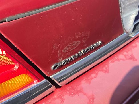 Used 2000 Ford Crown Victoria image 10