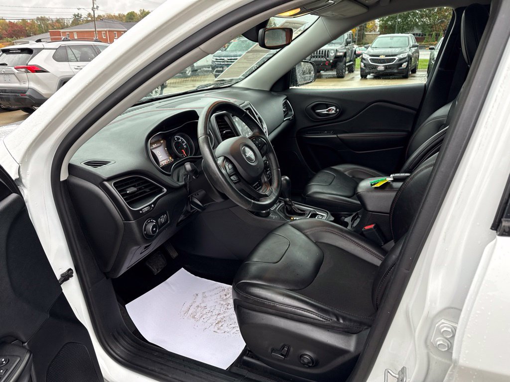 Used 2019 Jeep Cherokee Trailhawk w/ Cold Weather Group AWD/4WD image 25