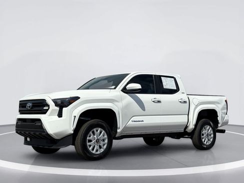 Used 2025 Toyota Tacoma SR5 AWD/4WD image 2