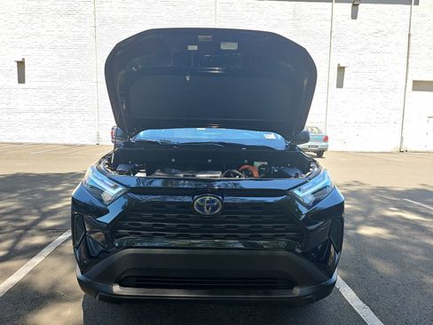 Used 2024 Toyota RAV4 LE AWD/4WD image 33