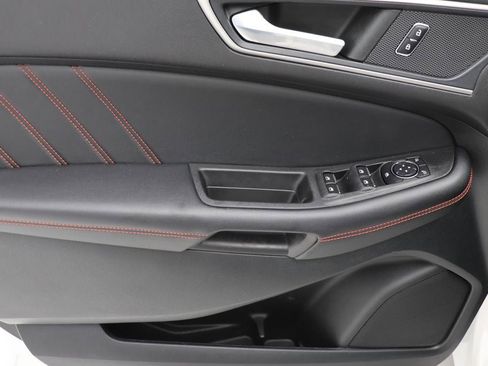 Used 2022 Ford Edge ST-Line image 14