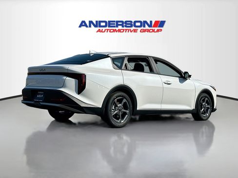 New 2025 Kia K4 LXS image 2