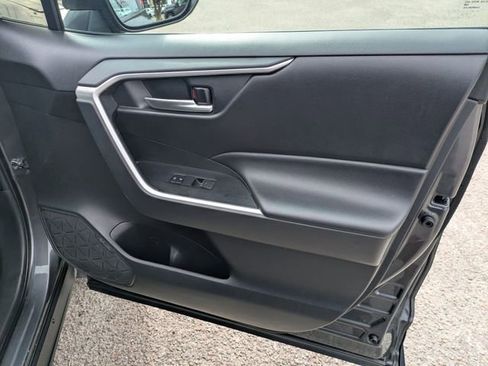 Used 2024 Toyota RAV4 XLE FWD image 31
