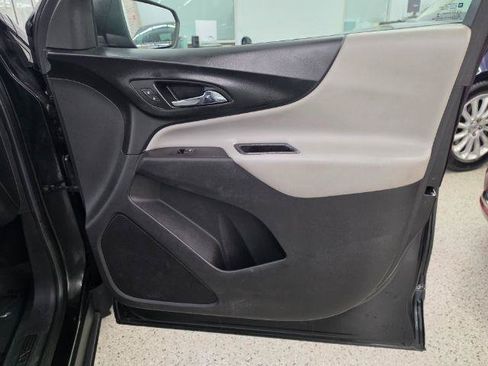 Used 2018 Chevrolet Equinox LS FWD image 34