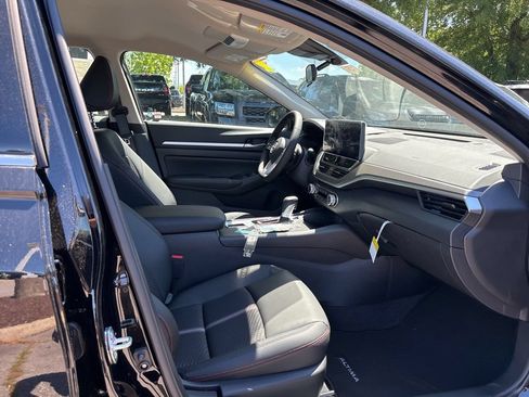 New 2026 Nissan Altima 2.5 SR FWD image 17