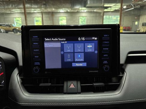 Used 2022 Toyota RAV4 XLE AWD/4WD image 20