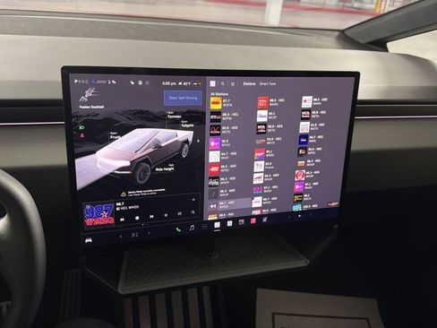 Used 2024 Tesla Cybertruck AWD Crew Cab image 17