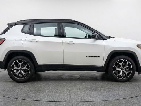 Used 2025 Jeep Compass Limited AWD/4WD image 11