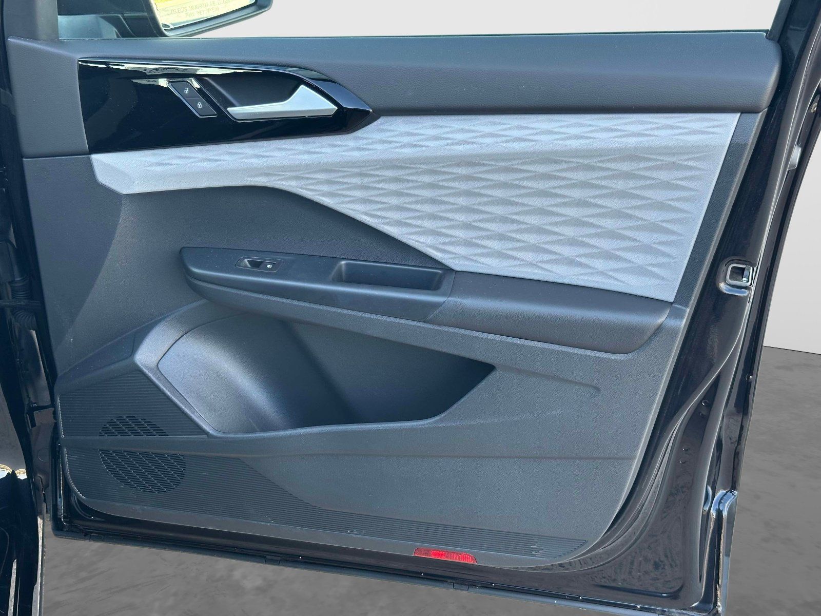 Certified 2023 Volkswagen Taos S FWD image 9