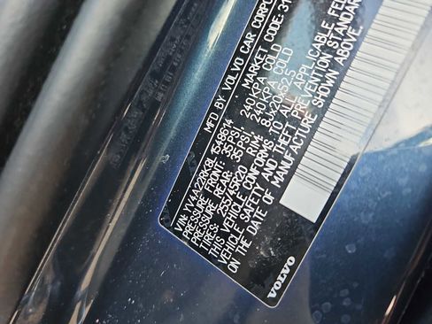 Used 2020 Volvo XC60 T6 Momentum w/ Protection Package Premier image 14