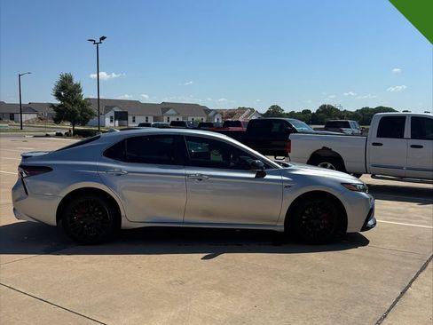 Used 2022 Toyota Camry SE w/ Convenience Package FWD image 6