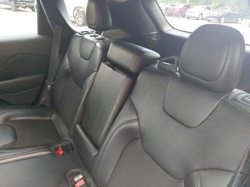 Used 2020 Jeep Cherokee Latitude Plus image 14