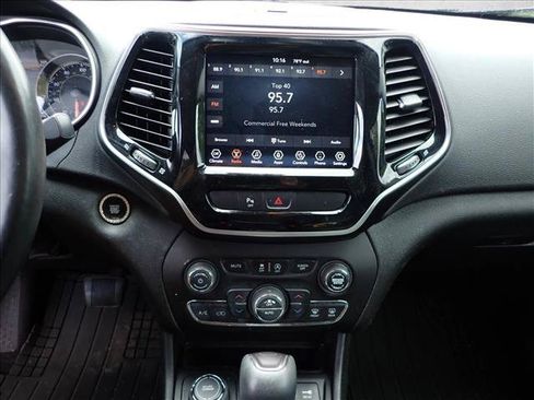 Used 2019 Jeep Cherokee Limited w/ Trailer Tow Group AWD/4WD image 14