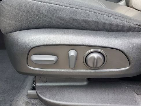 Used 2023 Chevrolet Traverse LT image 22