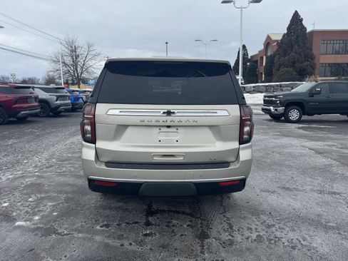 Used 2024 Chevrolet Suburban LT w/ Luxury Package image 5