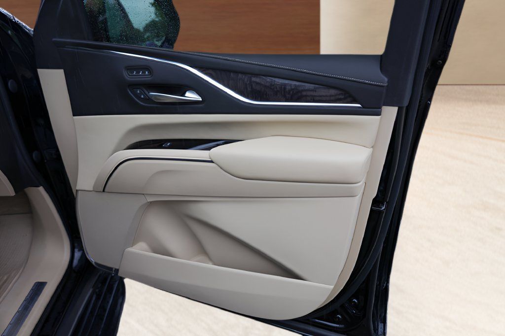 Used 2021 Cadillac Escalade Premium Luxury RWD image 30