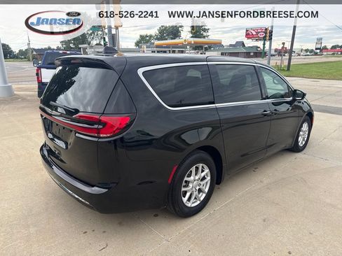 Used 2025 Chrysler Pacifica Select FWD image 7