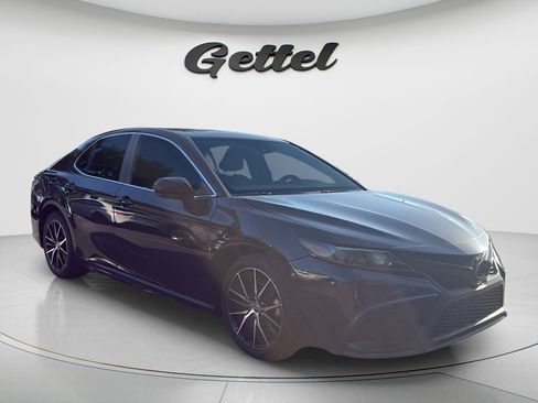 Used 2021 Toyota Camry SE FWD image 3