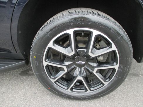 Used 2022 Chevrolet Tahoe RST w/ Luxury Package AWD/4WD image 9