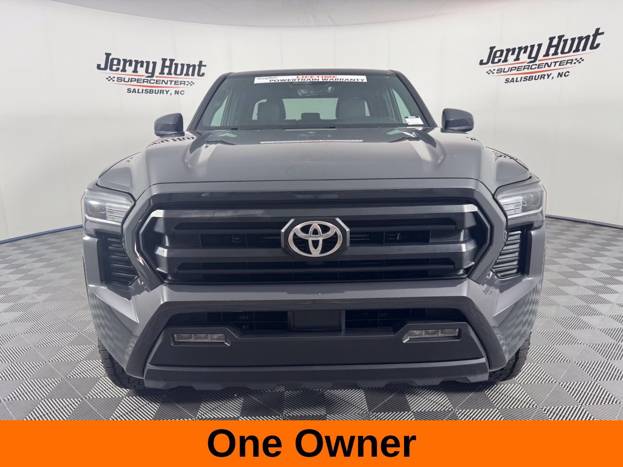 Used 2026 Toyota Tacoma SR5 AWD/4WD image 4