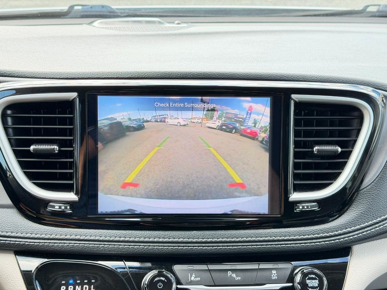 Used 2024 Chrysler Pacifica Limited FWD image 23