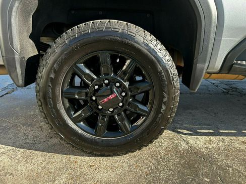 Used 2024 GMC Sierra 2500 AT4 image 31