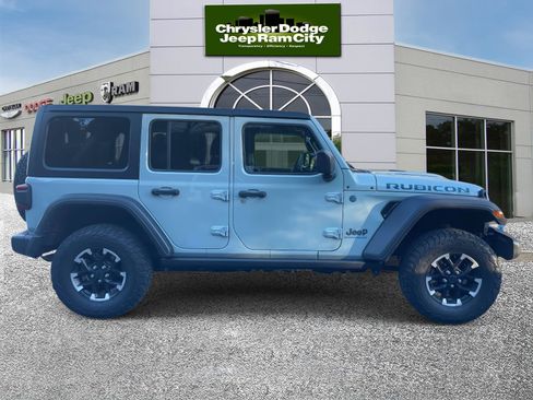 Used 2024 Jeep Wrangler Unlimited Rubicon 4xe image 5