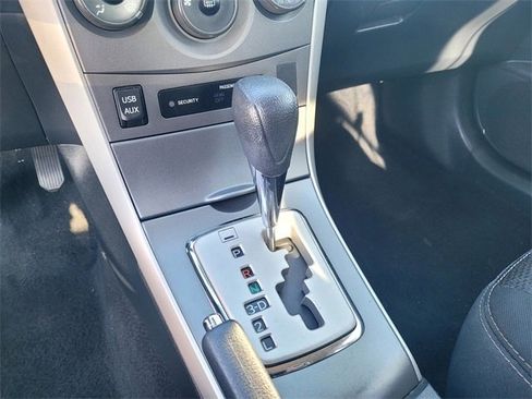 Used 2013 Toyota Corolla image 18