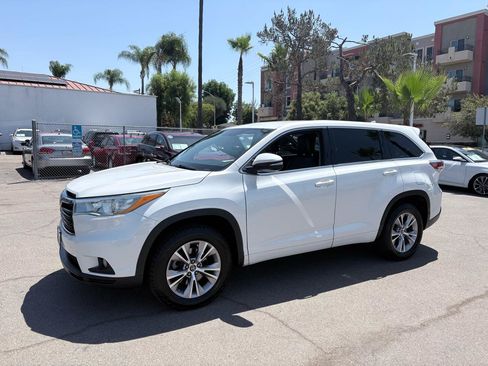 Used 2016 Toyota Highlander LE FWD image 3