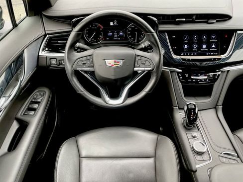 Certified 2023 Cadillac XT6 Premium Luxury image 11