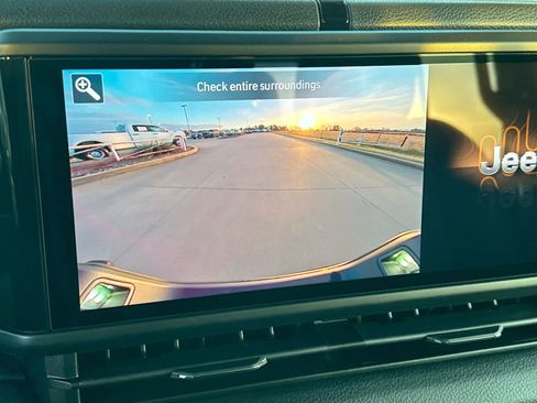 New 2025 Jeep Gladiator Sport image 17