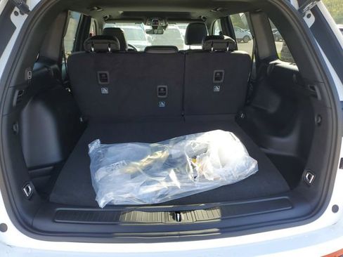 New 2025 Jeep Grand Cherokee Altitude image 5