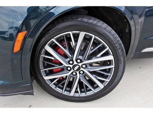 Used 2024 Cadillac XT6 Sport w/ Technology Package AWD/4WD image 30