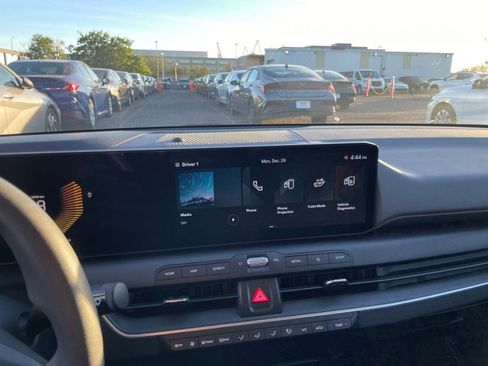 Used 2025 Kia K4 LXS image 21